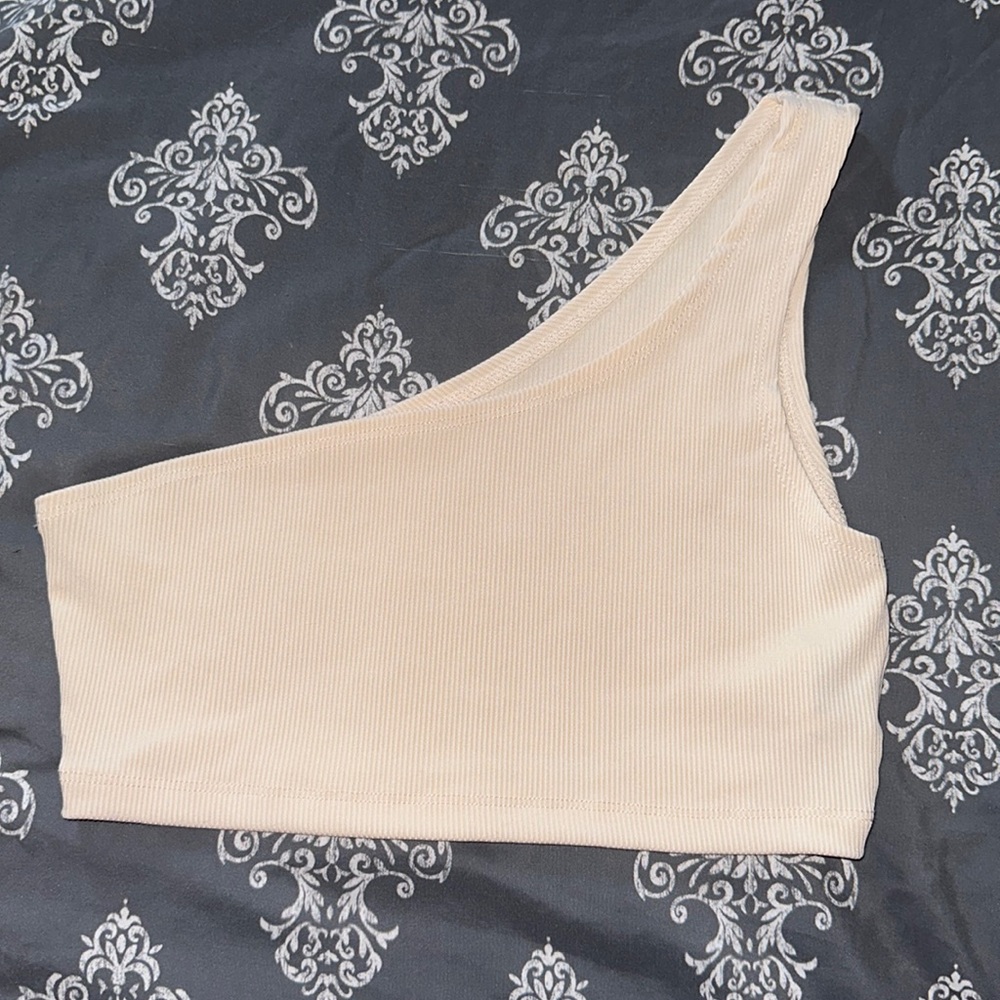 One shoulder, ribbed bra top, perfect for summer